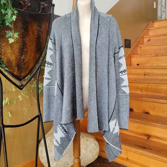 Flowy Asym Cardigan Black White Tribal Aztec Print Charlotte Russe S - Picture 4 of 8